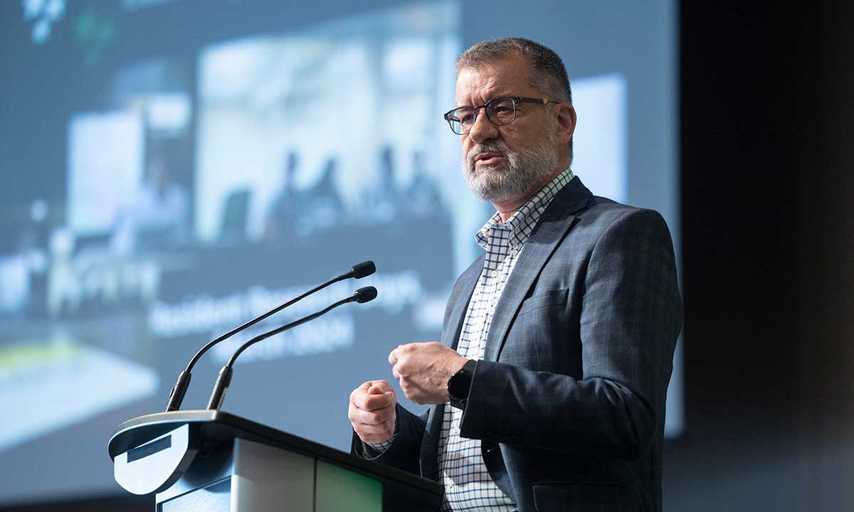 Dr. Darcy Marciniuk speaks at the annual Department of Medicine banquet on May 10 in Saskatoon.