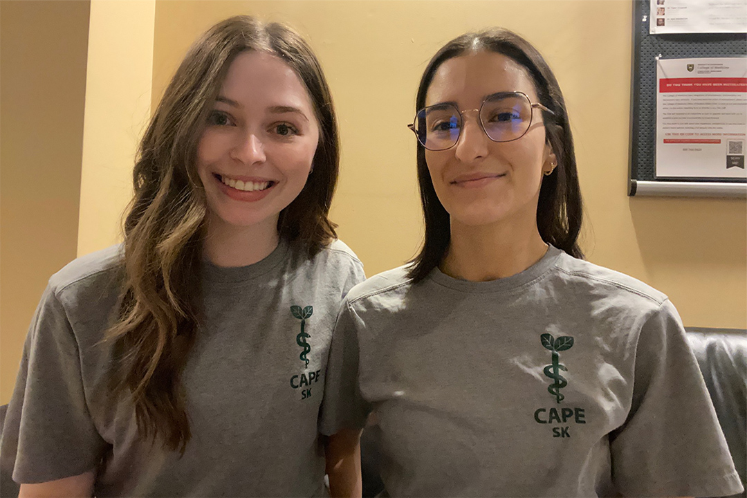 Left to right: University of Saskatchewan medical students Kayla Cropper and Candelaria A. Londono (Photo: Candelaria A. Londono)