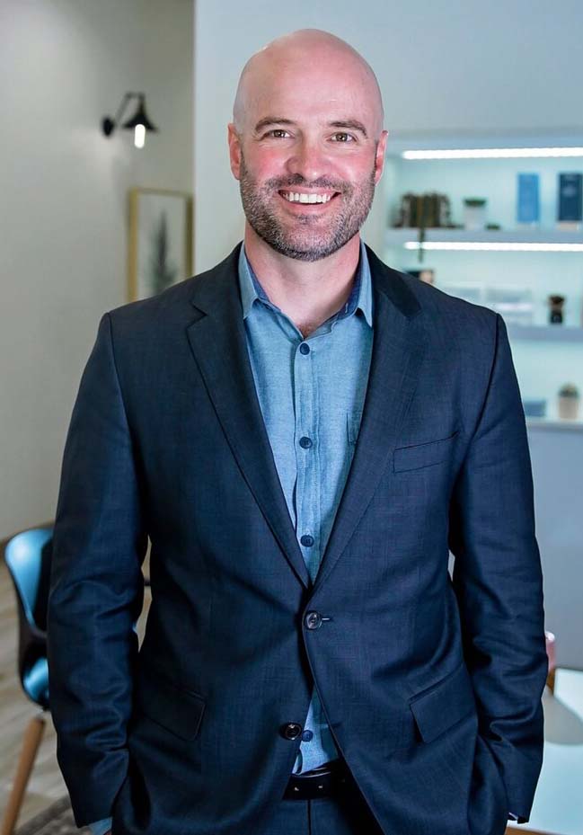 Picture of Dr. Chris Thomson